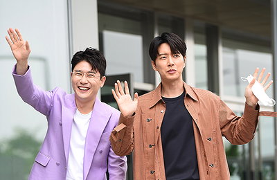 [포토] 영탁-박해진, '꼰대인턴' 방구석 팬미팅 즐기러 왔어요~