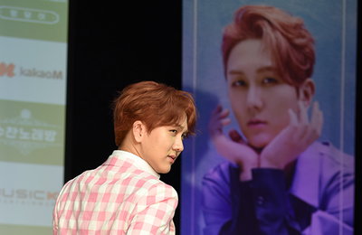 [포토] 김수찬, 포인트는 '엉덩이' 뒤태 과시