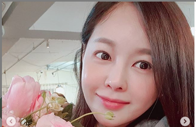 배우 이영아, 코로나19로 결혼식 연기…혼전임신 “큰 축복 찾아와..앞날 축복해주해주세요”