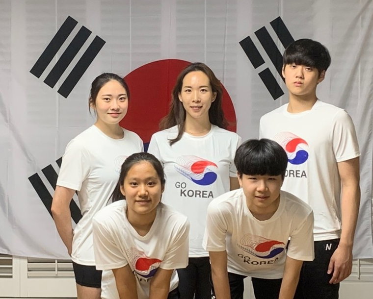 [사진]대한수영연맹 제공, 변진섭의 아들 변재준(뒷줄 맨 오른쪽)

