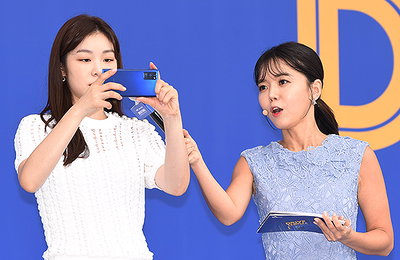 [포토] '피겨여왕' 김연아, 제가 갤럭시 노트20 5G폰으로 찍어드릴께요~