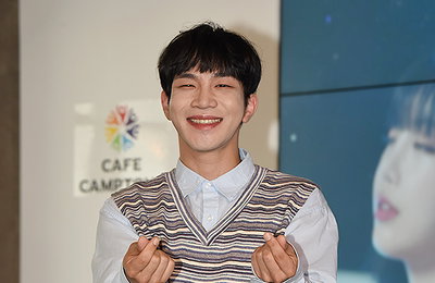 [포토] 플레이제이, K-POP 스타 게릴라 인터뷰 MC 보러왔어요~