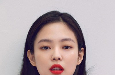 제니, 촉촉한 피부+심쿵 눈빛 화보 선보여...