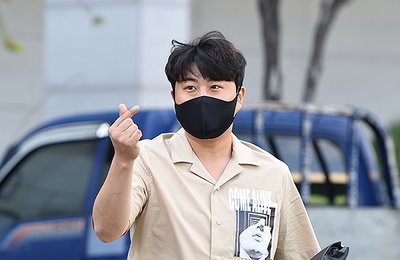 [포토] '트바로티' 김호중, 팬들을 향한 손하트