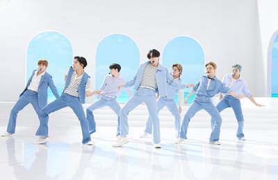 방탄소년단 "다이너마이트", 영국 싱글 18위…3주째 상위권 유지