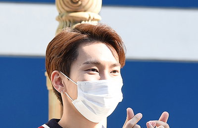 [포토] 비투비 서은광, '큐브 이사님의 손하트'