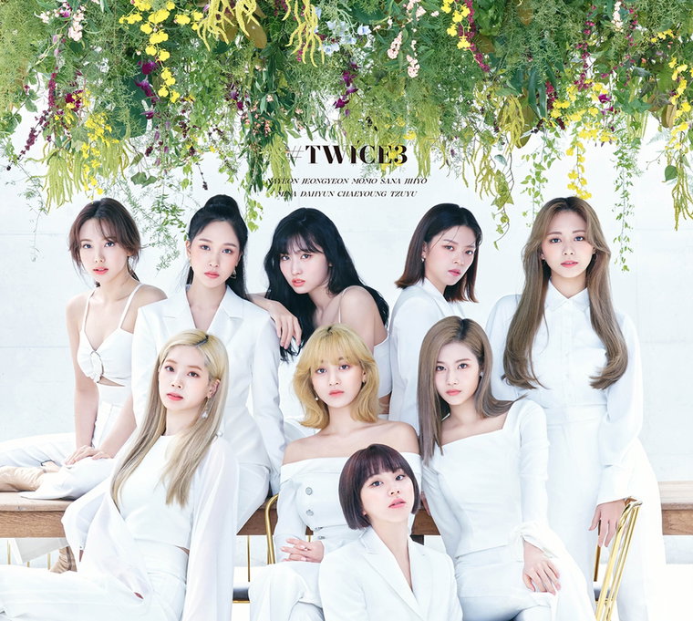 [사진]JYP엔터테인먼트 제공, 트와이스 일본 베스트3집 표지 사진