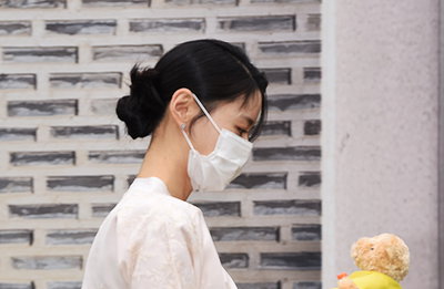 [K포토] '한복 홍보대사' 배우 권나라, 마스코트 인형 이쁘죠