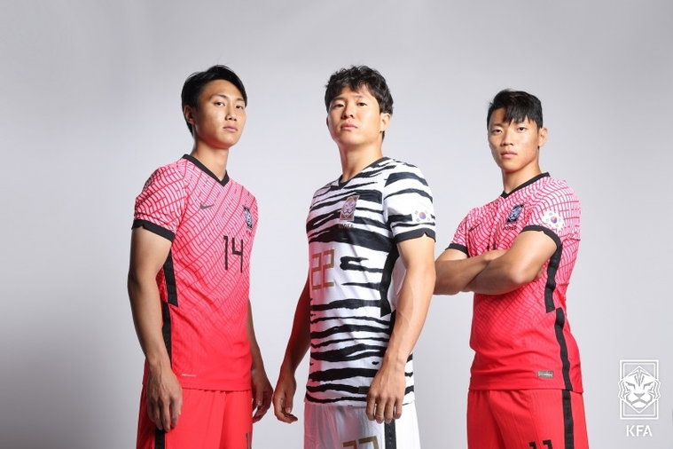 [사진]대한축구협회 제공, 대표팀 새 유니폼 입은 백승호(왼쪽부터), 권창훈, 황희찬