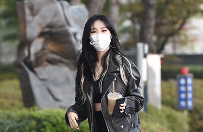 [K포토] 가수 예지 ‘출근길 씩씩한 발걸음’