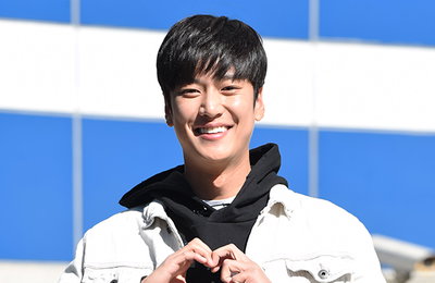 [K포토] 배우 나인우, 여심 녹이는 미소와 하트~