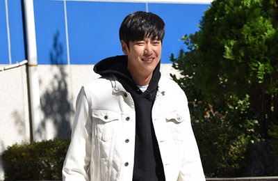 [K포토] 배우 나인우, 훤칠한 기럭지 뽑내며 큐브통신 촬영 왔어요~