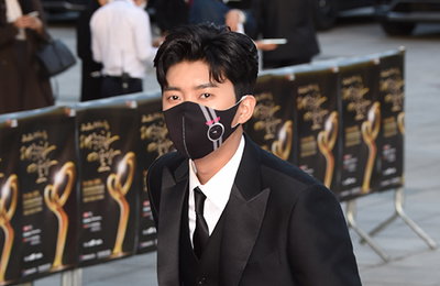[K포토] 가수 임영웅, 올 블랙 수트가 잘 어울리는 빛나는 외모