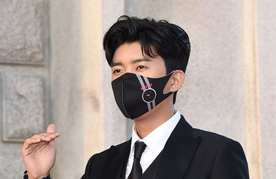 [K포토] 가수 임영웅, 오늘도 저의 시그니처 포즈 '건행'