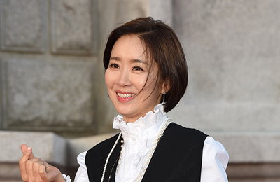 [K포토] 국무총리 표창 받은 배우 윤유선, '싱그러운 미소와 함께~'