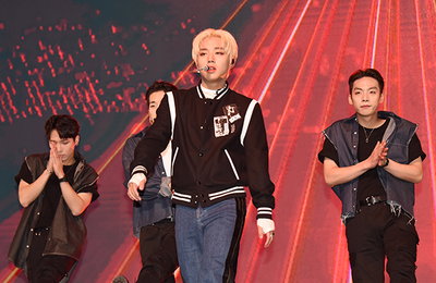 [K포토] 쇼케이서 무대를 즐기는 가수 박지훈