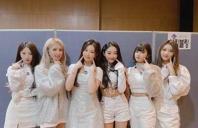 ‘메이저나인 걸그룹’ 블링블링, 자체 제작 의상 입고 ‘너 나랑 놀래?’ 무대 소화…‘러블리 매력 뿜뿜’