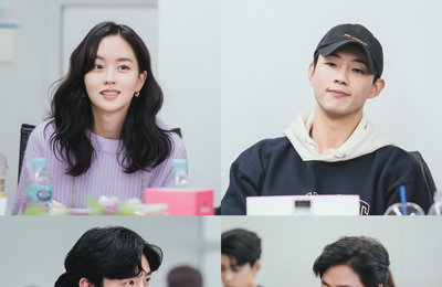 KBS 2TV 새 월화드라마 <달이 뜨는 강> 대본 리딩 현장 공개, 김소현X지수 완벽 호흡 '벌써 뜨겁다'
