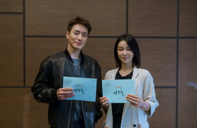 OCN 토일 오리지널 <다크홀> 김옥빈X이준혁의 변종인간 서바이벌! 강렬했던 대본 연습 현장 미리보기