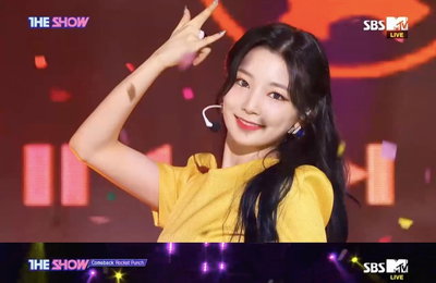 ‘더쇼’ 로켓펀치, ‘뉴트로 퀸’ 매력 발산한 ‘Ring Ring’ 컴백 무대