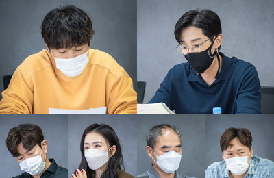 KBS 2TV 새 월화드라마 <경찰수업> 차태현-진영-이종혁-홍수현, 첫 만남부터 에너지 풀 충전! 웃음이 끊이지 않는 대본 리딩 현장 첫 공개