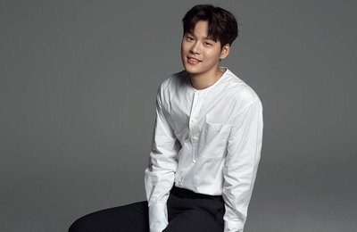 배우 윤지온, 티빙 오리지널 <마녀식당으로 오세요> 훈훈+다정 ‘이상적인 남친상’ 안성호 役으로 출연! 특유의 달달한 눈웃음으로 여심 저격!