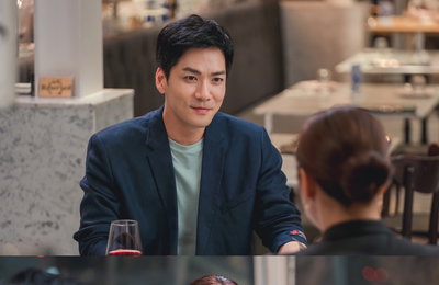 KBS 2TV 저녁일일드라마 <빨강 구두> 소이현X박윤재X신정윤X정유민, 묘한 신경전 오가는 회동 포착 소이현, 날카로운 눈빛+웃음기 사라진 이유는?