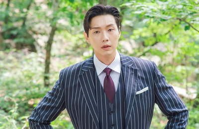 KBS 2TV 새 주말드라마 <신사와 아가씨> 지현우, 완벽한 슈트핏 자랑하는 첫 스틸 공개! 미소 속 숨겨진 아픔 지닌 ‘이영국’으로 안방극장 컴백!