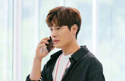 KBS 2TV 저녁일일드라마 <빨강 구두> 신정윤, 소이현의 사고 소식에 굳어진 얼굴! 신정윤-정유민, 엇갈린 짝사랑 작대기…이들의 운명은?