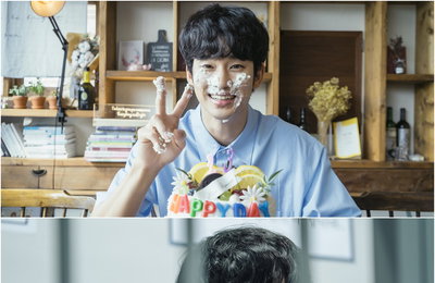 쿠팡플레이 시리즈‘어느 날’,김수현,“두 얼굴의 김수현을 기대하라!”청춘 만화 대학생 vs 수감번호 7927 죄수 … 사건 전과 후 ‘극과 극 면모’ 공개!
