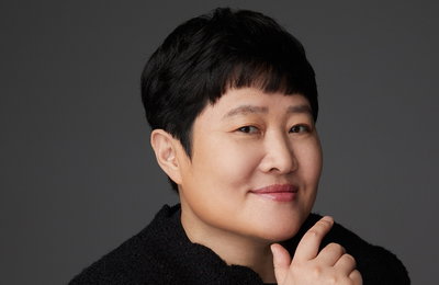 후크엔터테인먼트 권진영 대표, 소속사 연예인 및 전직원에게 본인 지분의 38%인, 167억 2천만원 무상 증여.