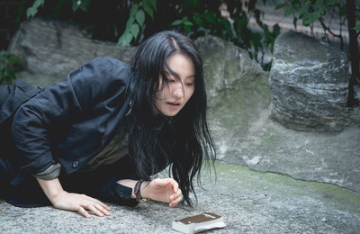 SBS 새 금토드라마 <악의 마음을 읽는 자들> 김소진 첫 스틸 공개 '걸크러시 폭발'