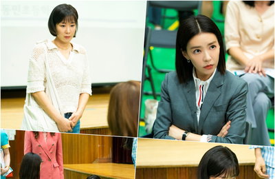 TV CHOSUN 토일미니시리즈 ‘엉클’ 전혜진X박선영, “임대아파트 집단 차별 속에서 버틸 수 있을까?” 순식간에 얼어붙은 현장 …‘충격 무릎 꿇기’ 순간 포착!