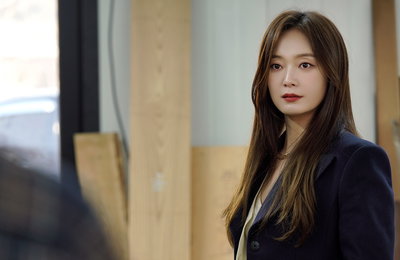 채널A 월화드라마 <쇼윈도:여왕의 집> 전소민, 송윤아 친구 김승수 찾았다! 궁금증 자극하는 만남