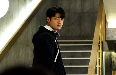 채널A 월화드라마 <쇼윈도:여왕의 집> 송윤아X이성재, 어두워진 박상훈에 침울한 집안 분위기