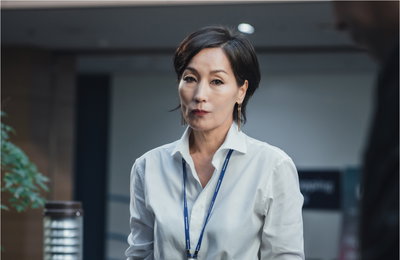 tvN 새 수목드라마 '킬힐' 독보적 아우라에 더해진 카리스마! ‘믿보배’ 이혜영 첫 스틸 공개, 눈빛 하나로 완성한 ‘美친 존재감’