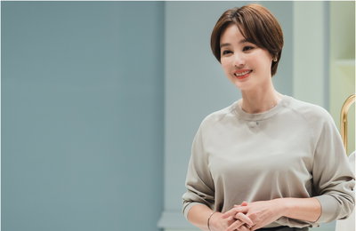 tvN 새 수목드라마 <킬힐> 반박 불가 ‘탑’의 품격! 김성령 첫 스틸 공개! 우아함부터 화사함까지, ‘죽여주게 살던’ 완판 여왕의 완벽한 순간