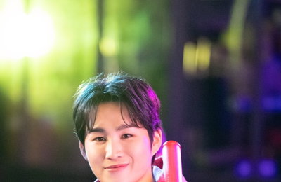 '지금부터, 쇼타임!' 한파 몰려온날 김희재 팬들 따뜻한 응원에 현장팀 훈훈…막내 김희재 배우 포스 입었다