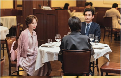 tvN 수목드라마 <킬힐> 이혜영 노리는 김성령, 끝나지 않은 연극! ‘아슬아슬’ 저녁 식사 포착