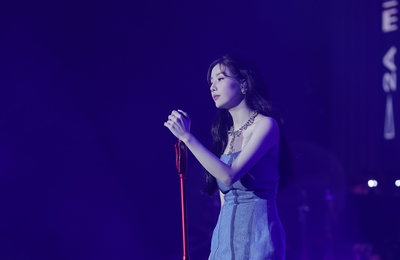 권은비, 눈물 속 첫 단독 콘서트 성료..."앞으로도 항상 옆에서 함께해주셨으면"