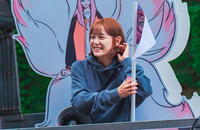 SBS <오늘의 웹툰> 김세정, 새내기 편집자 온마음에 ‘착붙’! 보기만 해도 힘 나는 스마일 스틸컷 3종 공개