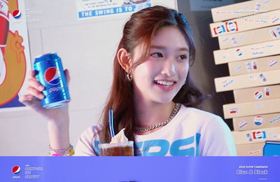 오마이걸·아이브·크래비티, 쿨한 매력 한도 초과....'BLUE & BLACK' MV 메이킹 필름 공개