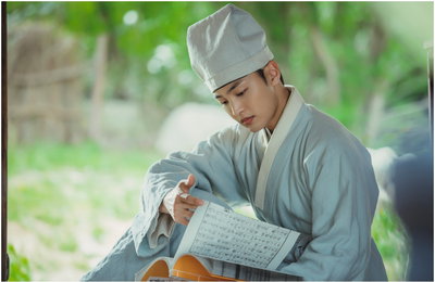 tvN 새 월화드라마 <조선 정신과 의사 유세풍> ‘괴짜 스승’ 김상경 위에 나는 ‘반푼(?)이 제자’ 김민재 ‘으르렁’ 사제 케미 포착