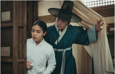 tvN 월화드라마 <조선 정신과 의사 유세풍> ‘화들짝’ 김민재 VS ‘호기심’ 김향기, 검안소 극과 극 분위기 포착