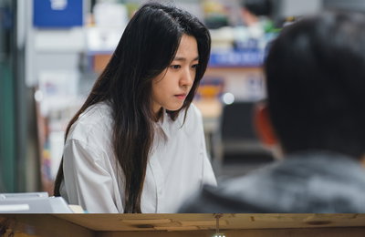 지니 TV 오리지널 드라마 <아무것도 하고 싶지 않아> 눈물의 김설현X광기의 임시완, 심상치 않은 분위기 ‘긴장 UP’