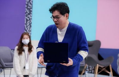 MBC에브리원 종영 <대한외국인> 마지막 녹화 현장 공개, 박명수-김용만 ‘감사패 전달’