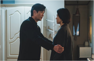 SBS 월화드라마 <트롤리> 김현주X박희순, 과거 공개로 갈등 최고조?! 박희순의 새로운 빅 픽처 VS 김현주의 짙어지는 의심