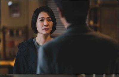 SBS 월화드라마 <트롤리> 김현주X박희순의 진실 공방전! 박희순 향한 김현주의 서늘 눈빛, 달라진 분위기