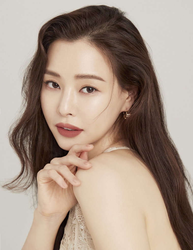 사진 제공: 코스모폴리탄(이하늬)