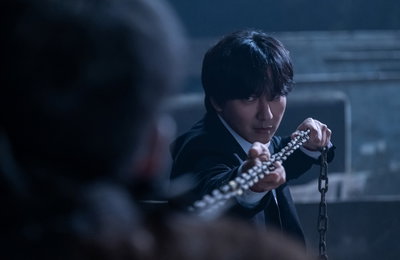 배우 김남길, 티빙 오리지널 시리즈 <아일랜드> ‘겉차속뜨’ 착붙 연기→눈 뗄 수 없는 ‘반남길’의 판타지 액션!